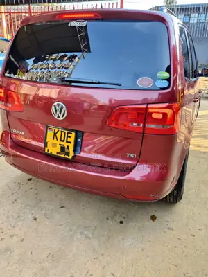 Volkswagen Touran 2014 Red