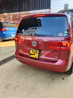 Volkswagen Touran 2014 Red