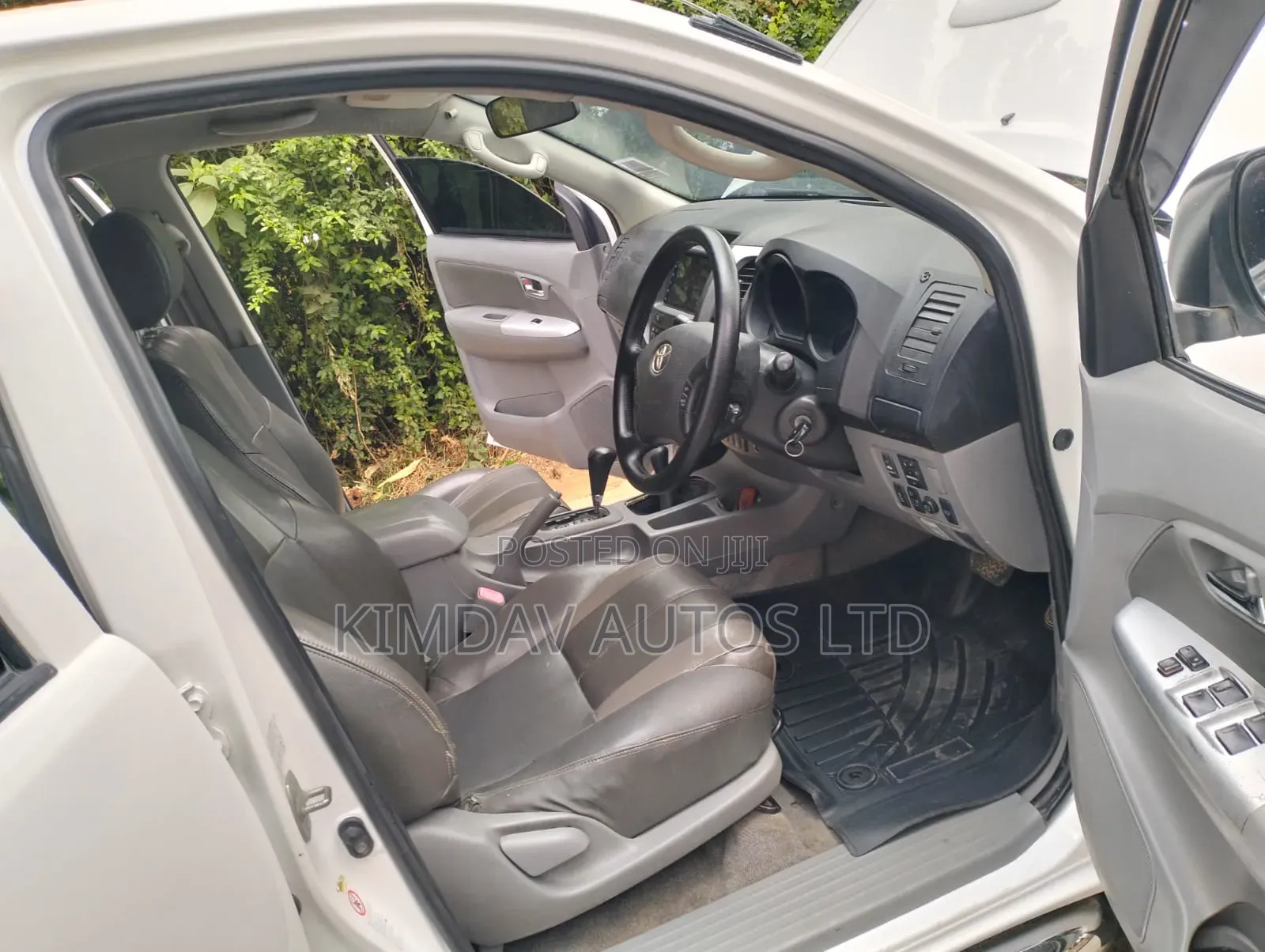 Toyota Hilux 2011 White
