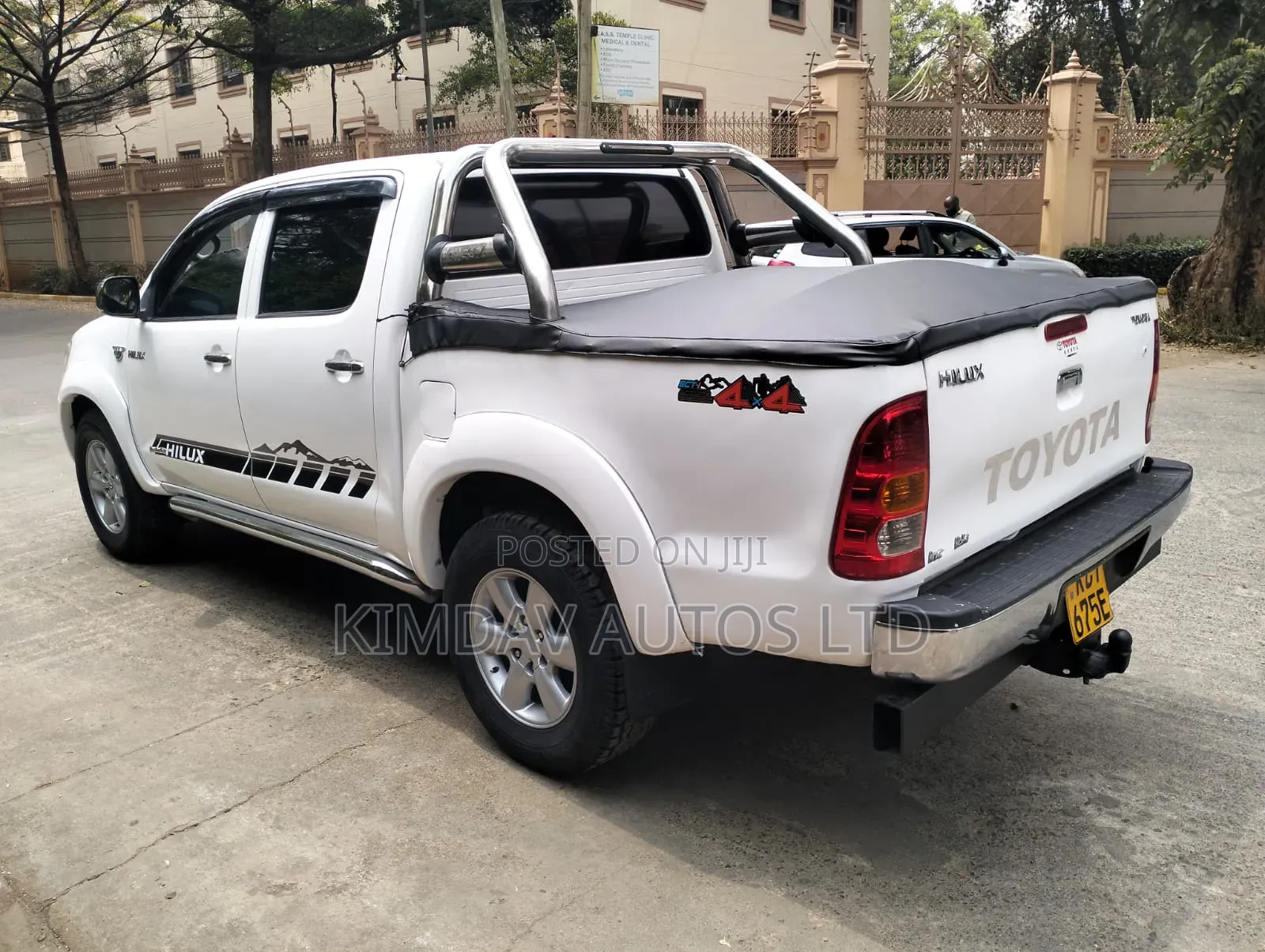 Toyota Hilux 2011 White