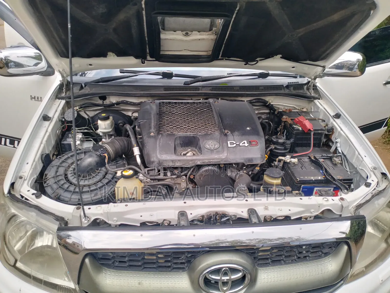 Toyota Hilux 2011 White
