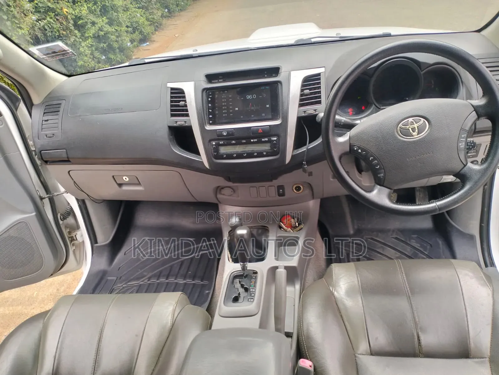 Toyota Hilux 2011 White