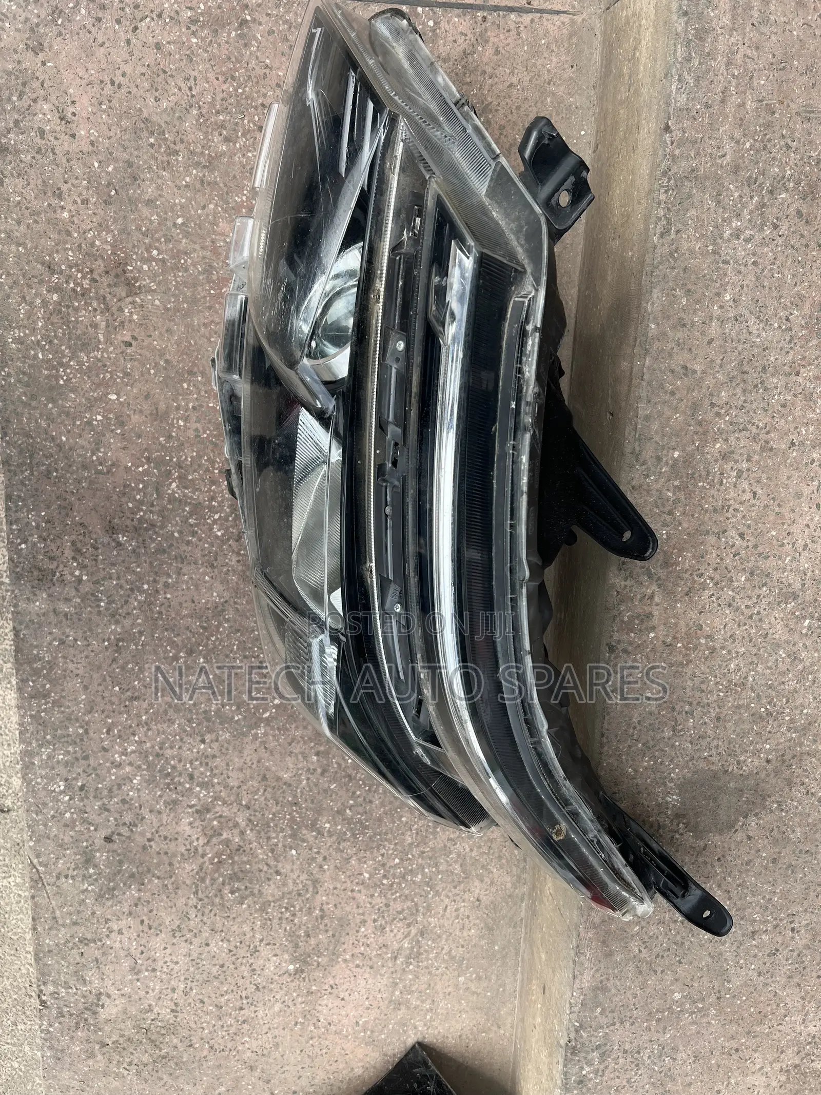 Toyota Voxy Headlight (2015)