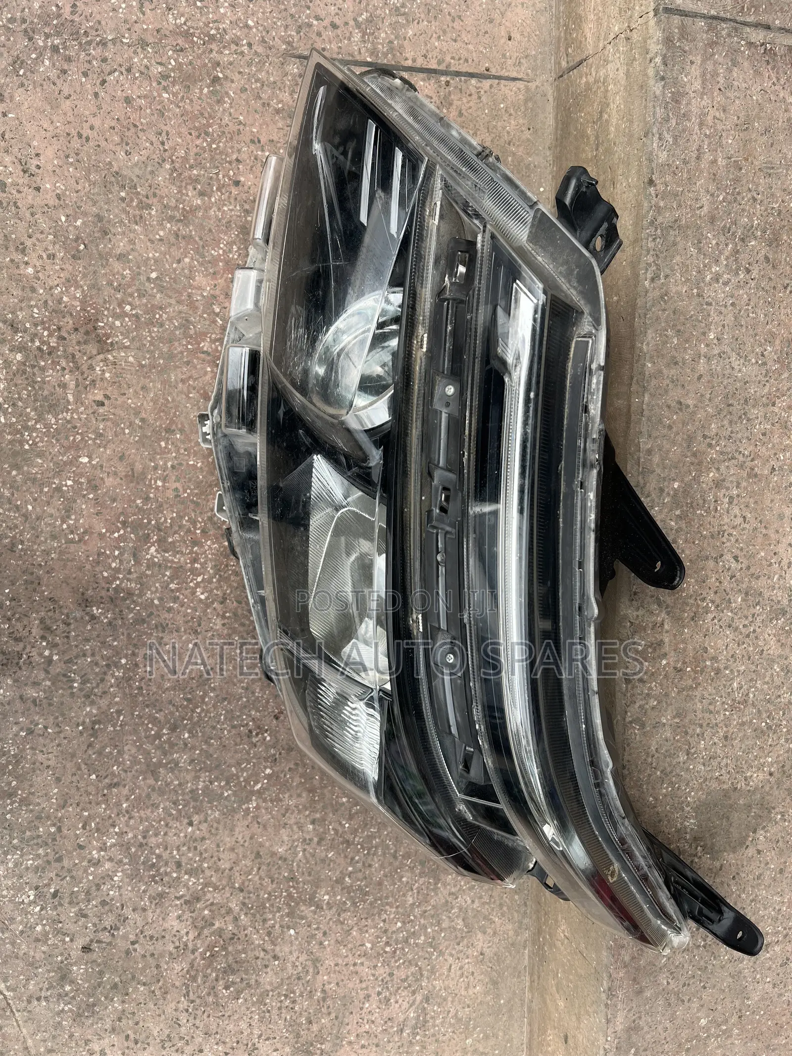 Toyota Voxy Headlight (2015)