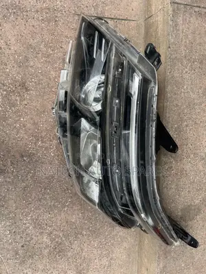 Toyota Voxy Headlight (2015)