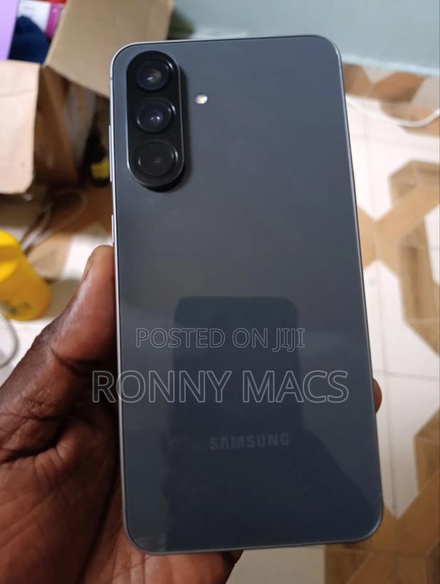 New Samsung Galaxy A56 128 GB Silver - thumbnail 5