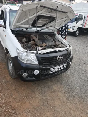 Toyota Hilux 2014 White