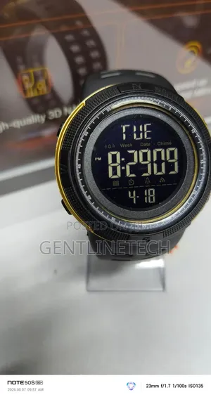 SKMEI 2070 Gold Black Fashion Watch