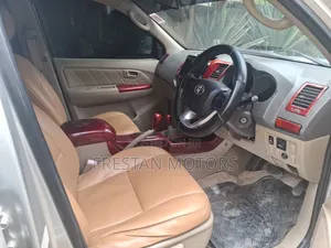 Toyota Hilux 2010 Silver