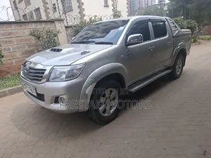 Toyota Hilux 2010 Silver
