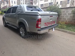 Toyota Hilux 2010 Silver