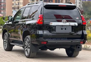 Toyota Land Cruiser Prado 2.7 2022 Black