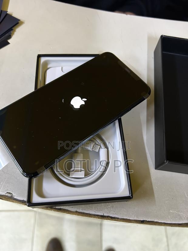 New Apple iPhone 11 Pro Max 256 GB Green - thumbnail 2