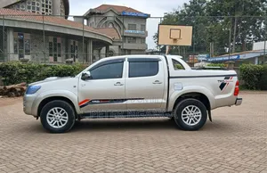 Toyota Hilux 2013 Gold