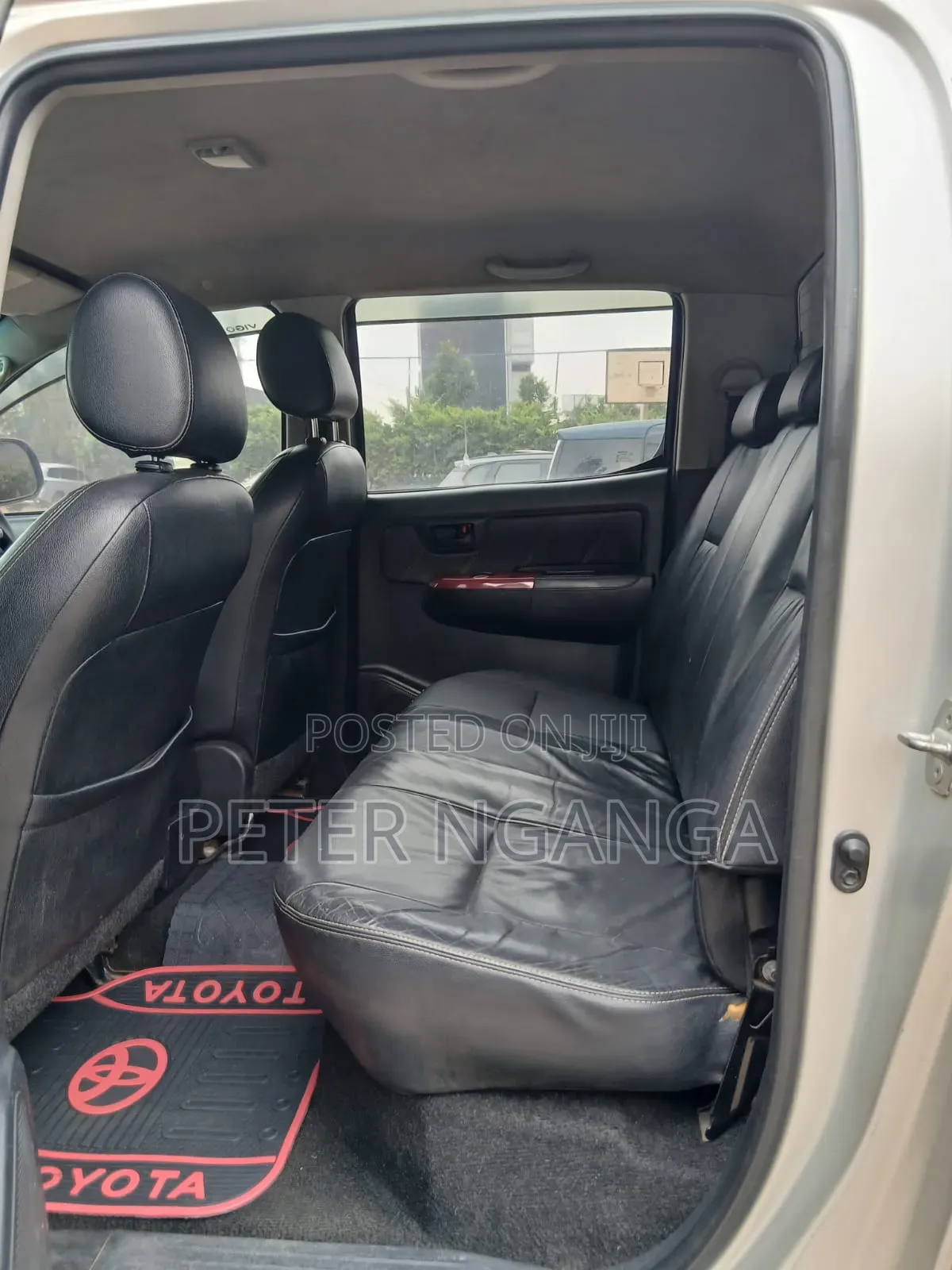 Toyota Hilux 2013 Gold