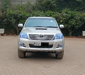 Toyota Hilux 2013 Gold