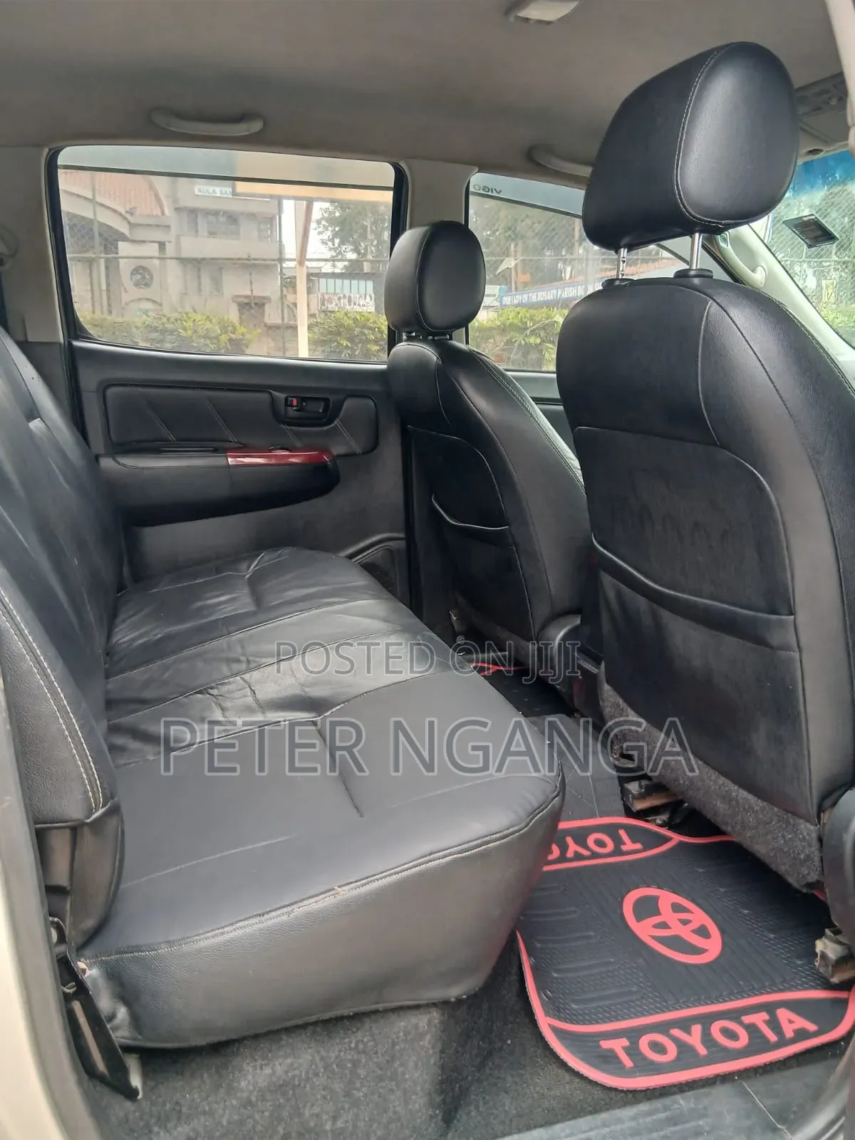 Toyota Hilux 2013 Gold