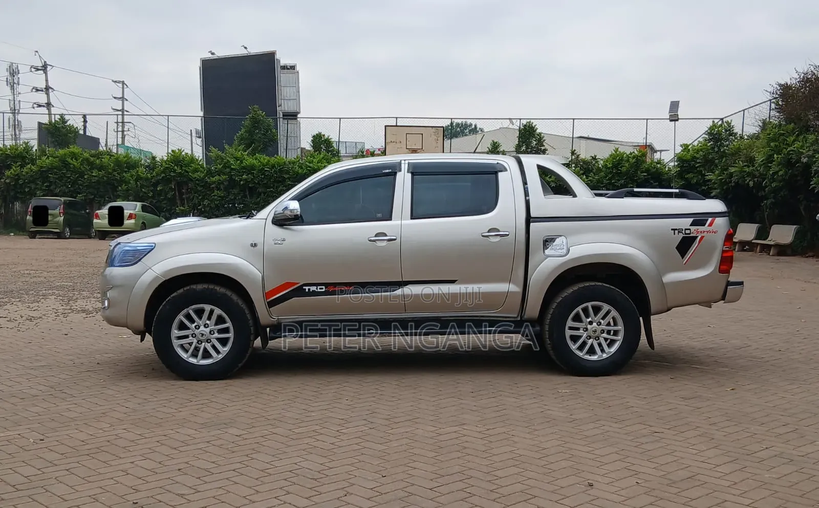 Toyota Hilux 2013 Gold