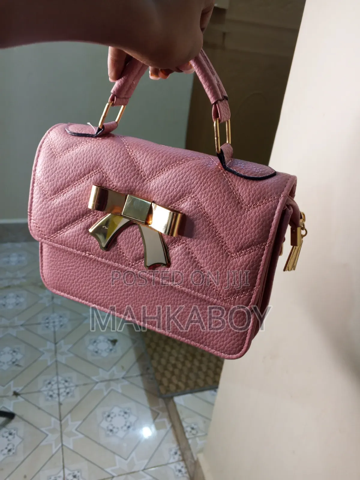 Trendy Handbags for Ladies