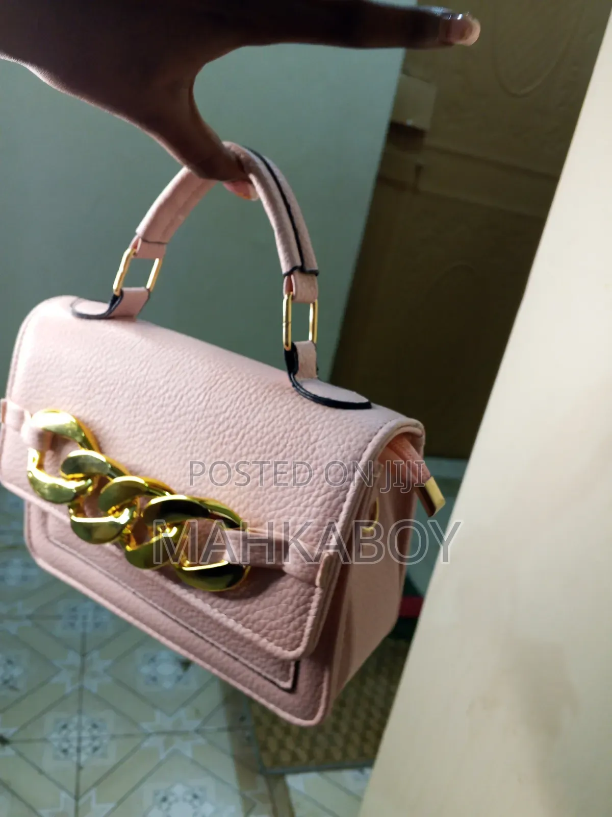 Trendy Handbags for Ladies