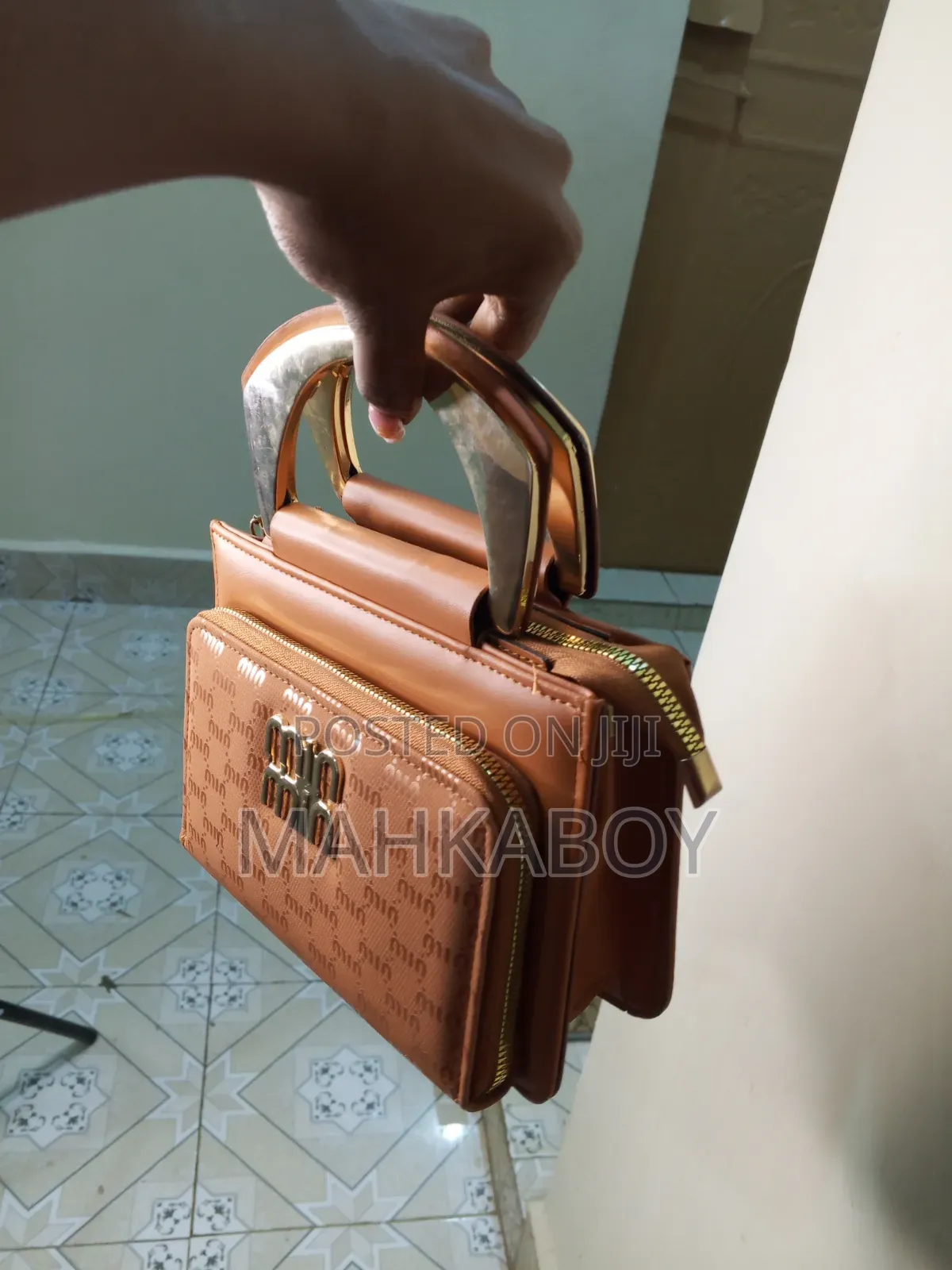 Trendy Handbags for Ladies