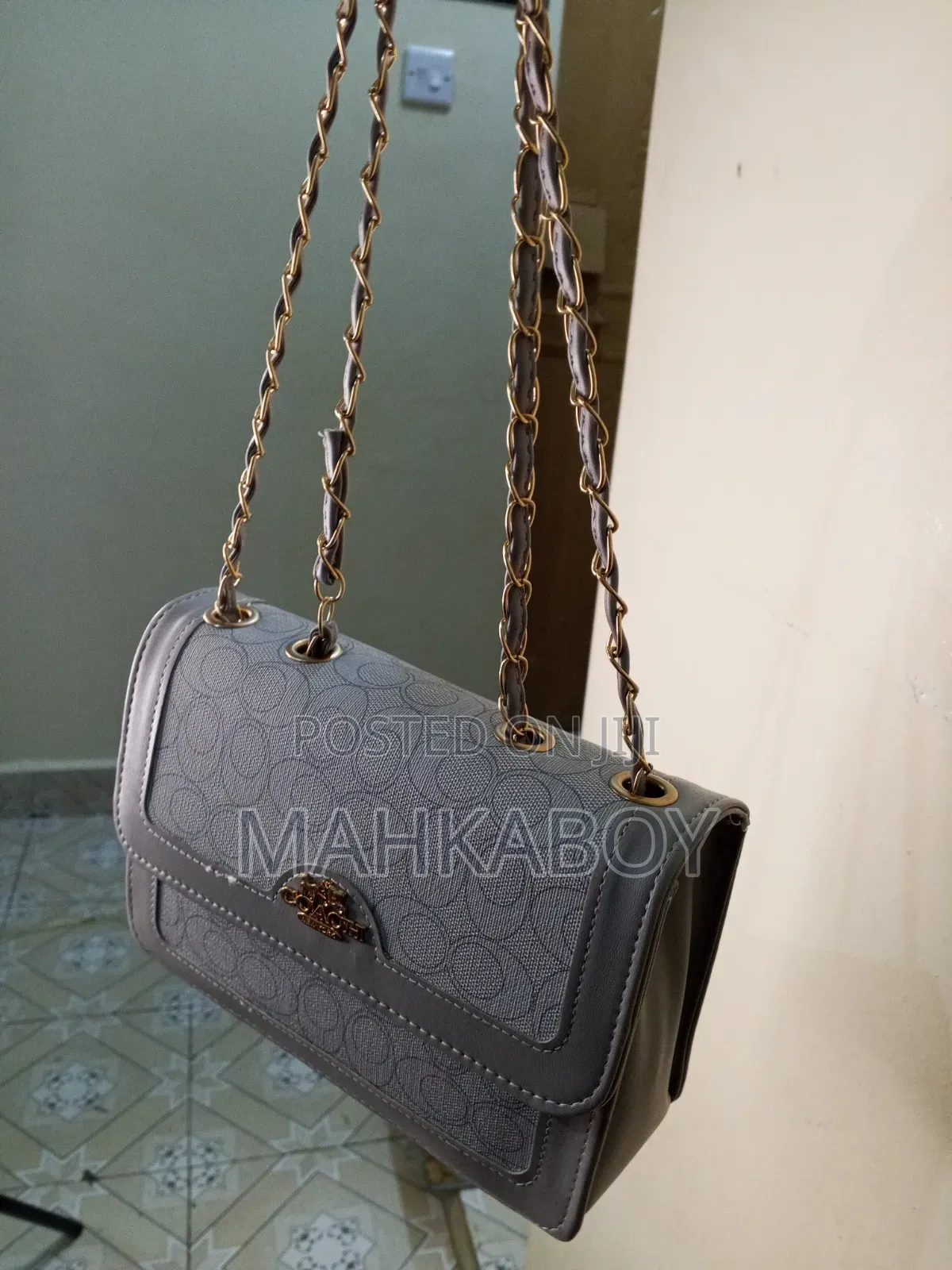 Trendy Handbags for Ladies