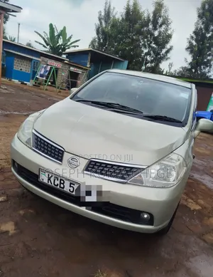 Nissan Tiida 2008 Gold