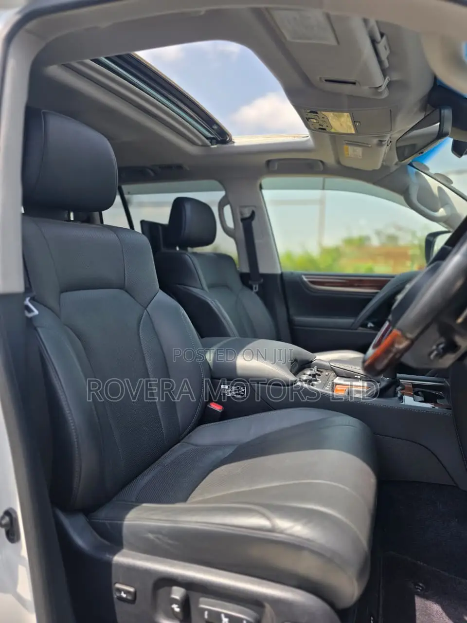 Lexus LX 570 AWD 2018 White