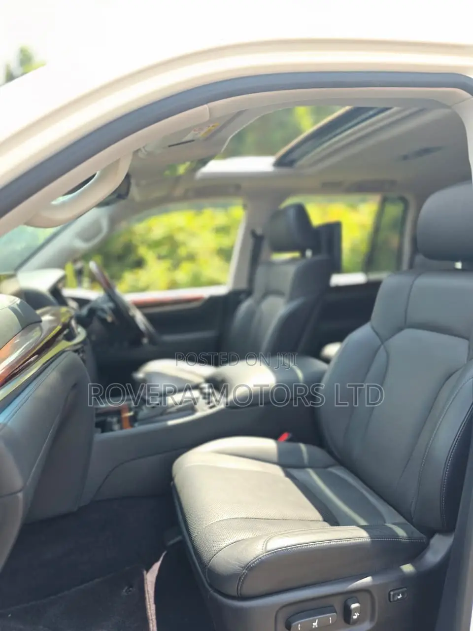 Lexus LX 570 AWD 2018 White