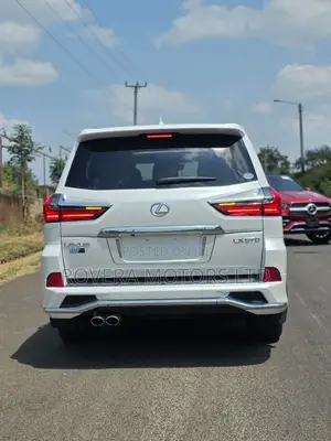 Lexus LX 570 AWD 2018 White