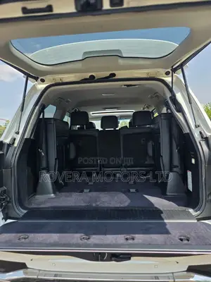 Lexus LX 570 AWD 2018 White