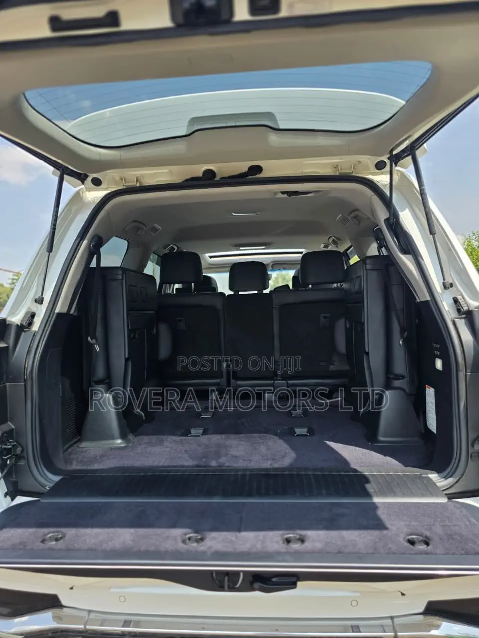 Lexus LX 570 AWD 2018 White