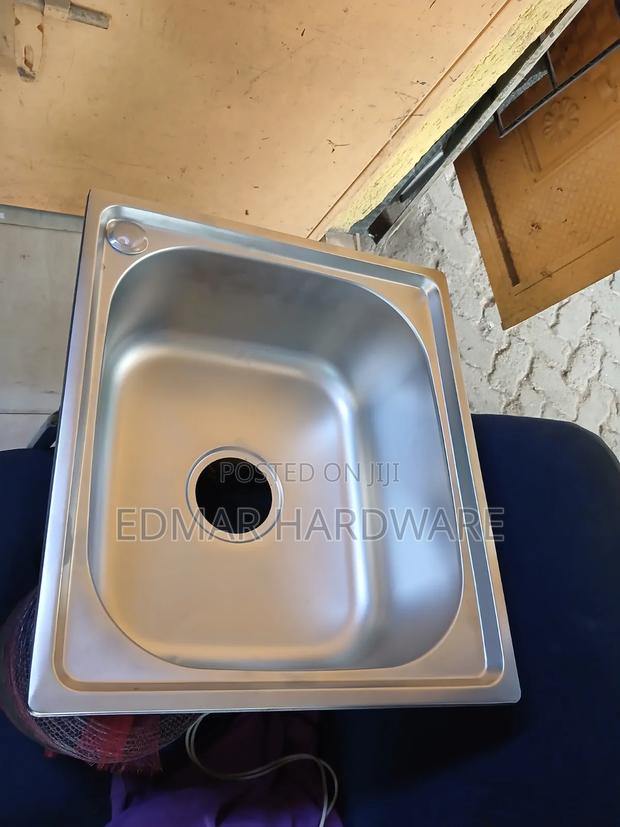 Single Bowl Sink With Fittings