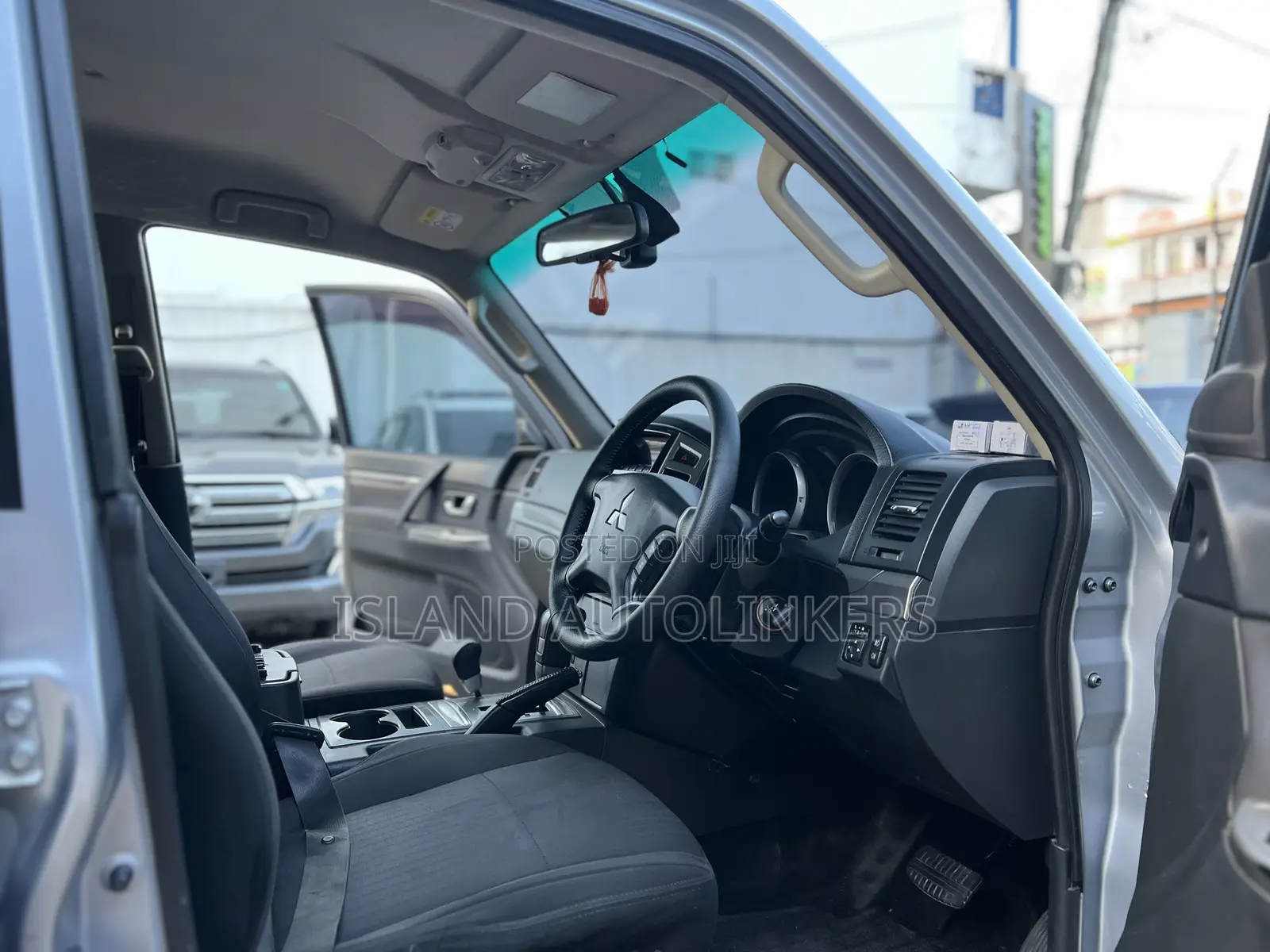 Mitsubishi Pajero V90 3.0 V6 GL 2016 Silver