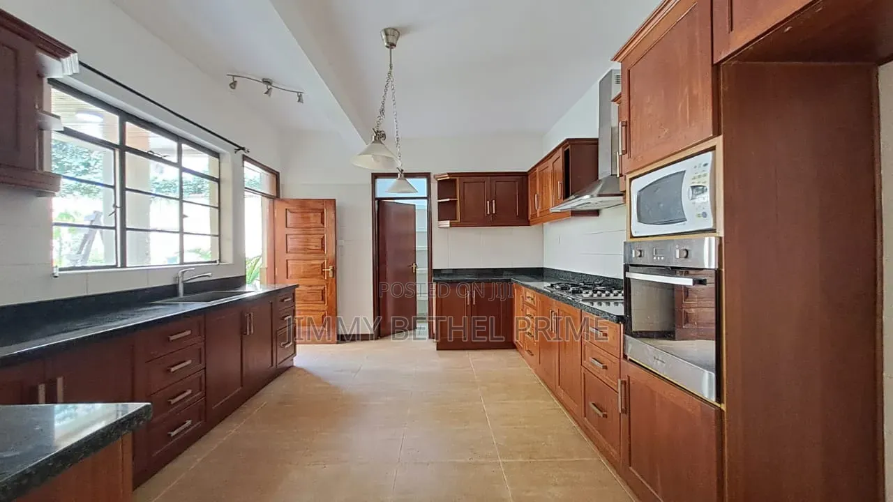 4bdrm Townhouse / Terrace in Spring Valley for rent