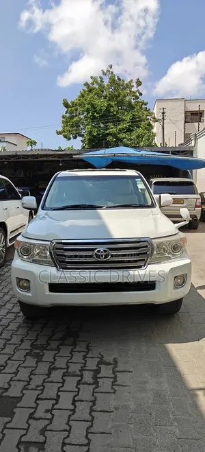 Toyota Land Cruiser 2012 White