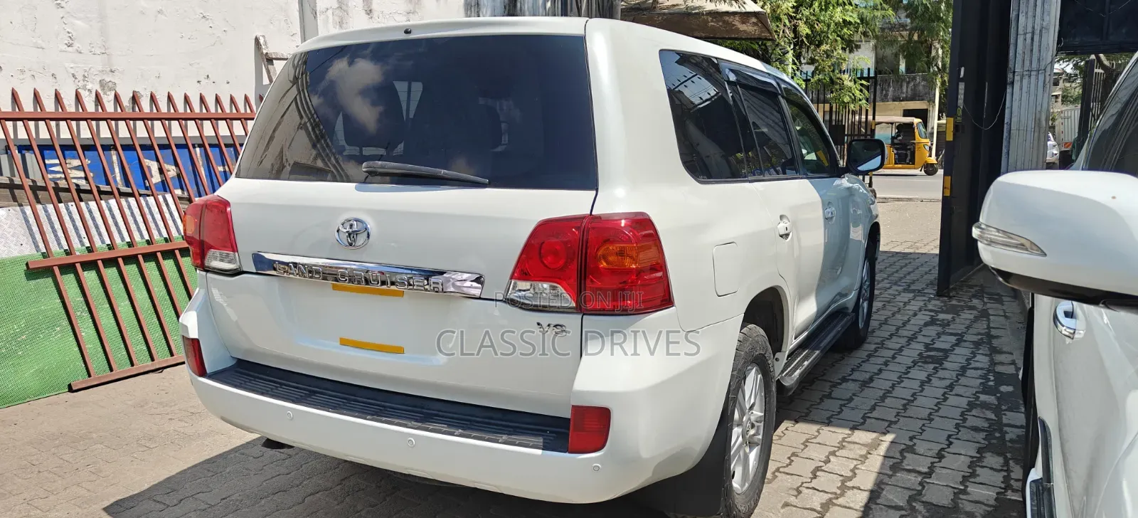 Toyota Land Cruiser 2012 White