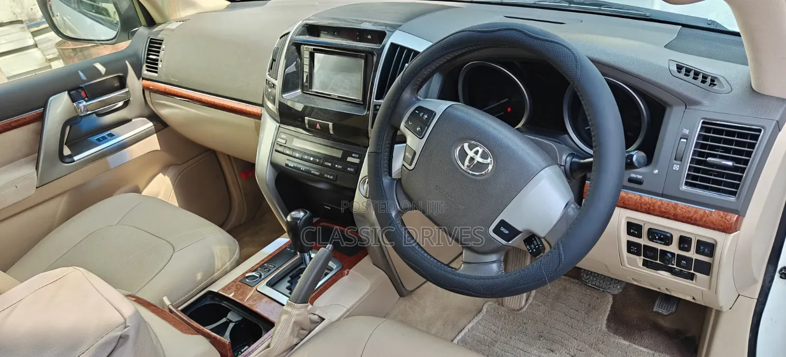 Toyota Land Cruiser 2012 White