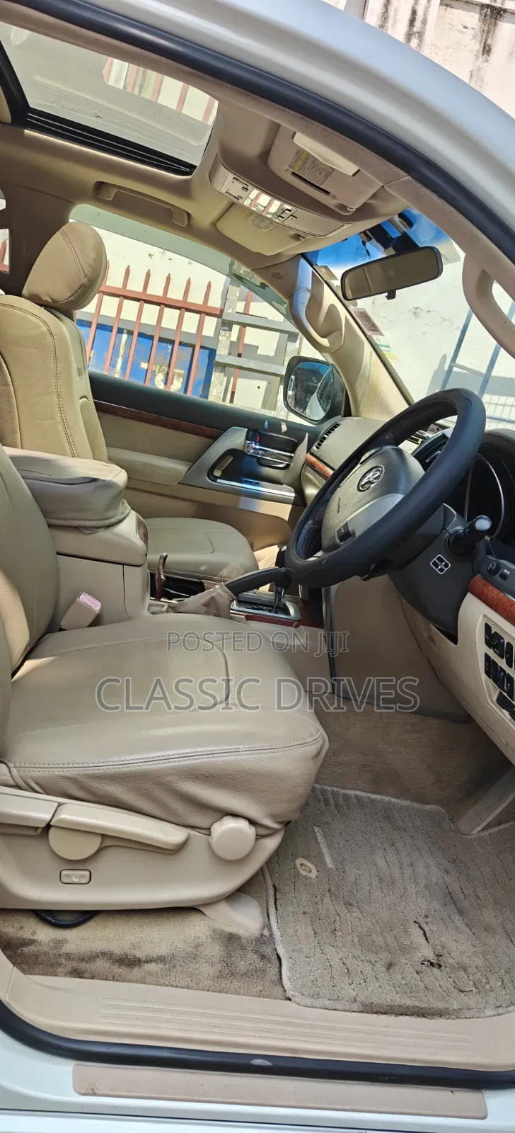 Toyota Land Cruiser 2012 White