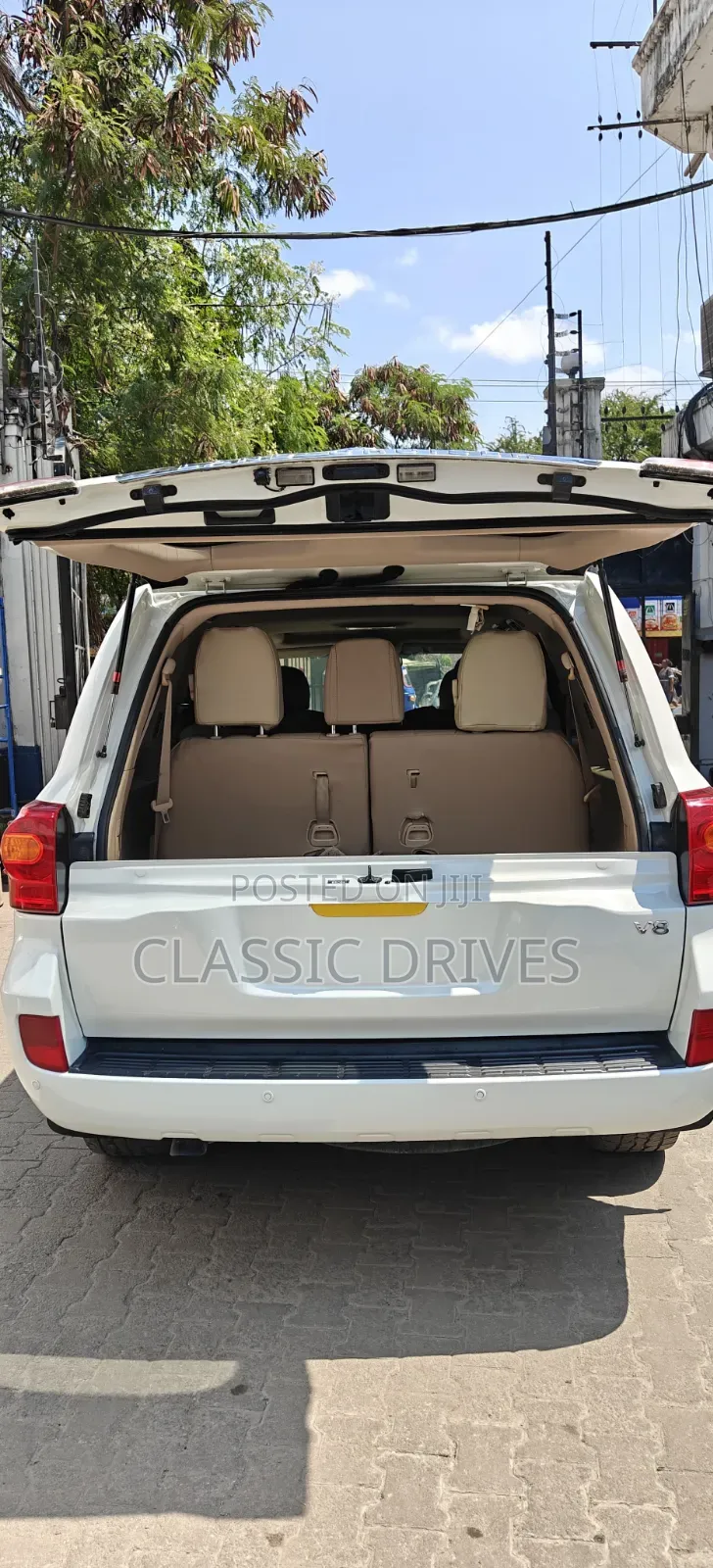 Toyota Land Cruiser 2012 White