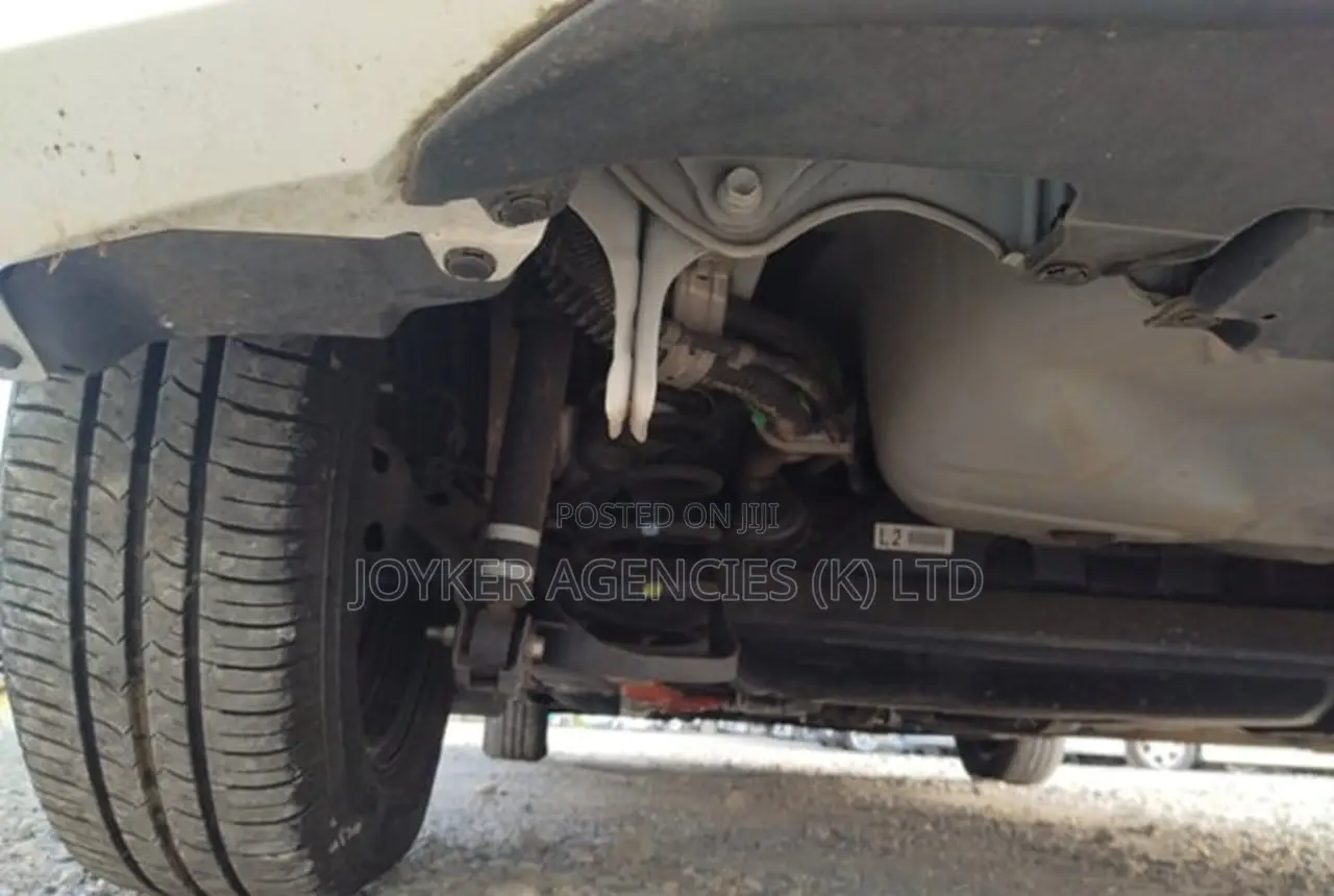 Toyota Vitz 1.5 FWD Hybrid 5dr 2019 White