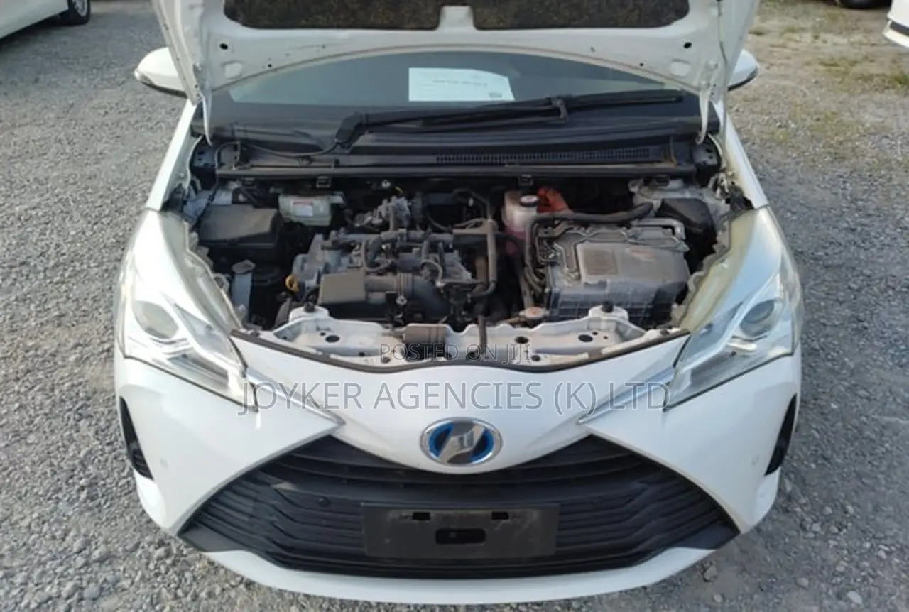Toyota Vitz 1.5 FWD Hybrid 5dr 2019 White