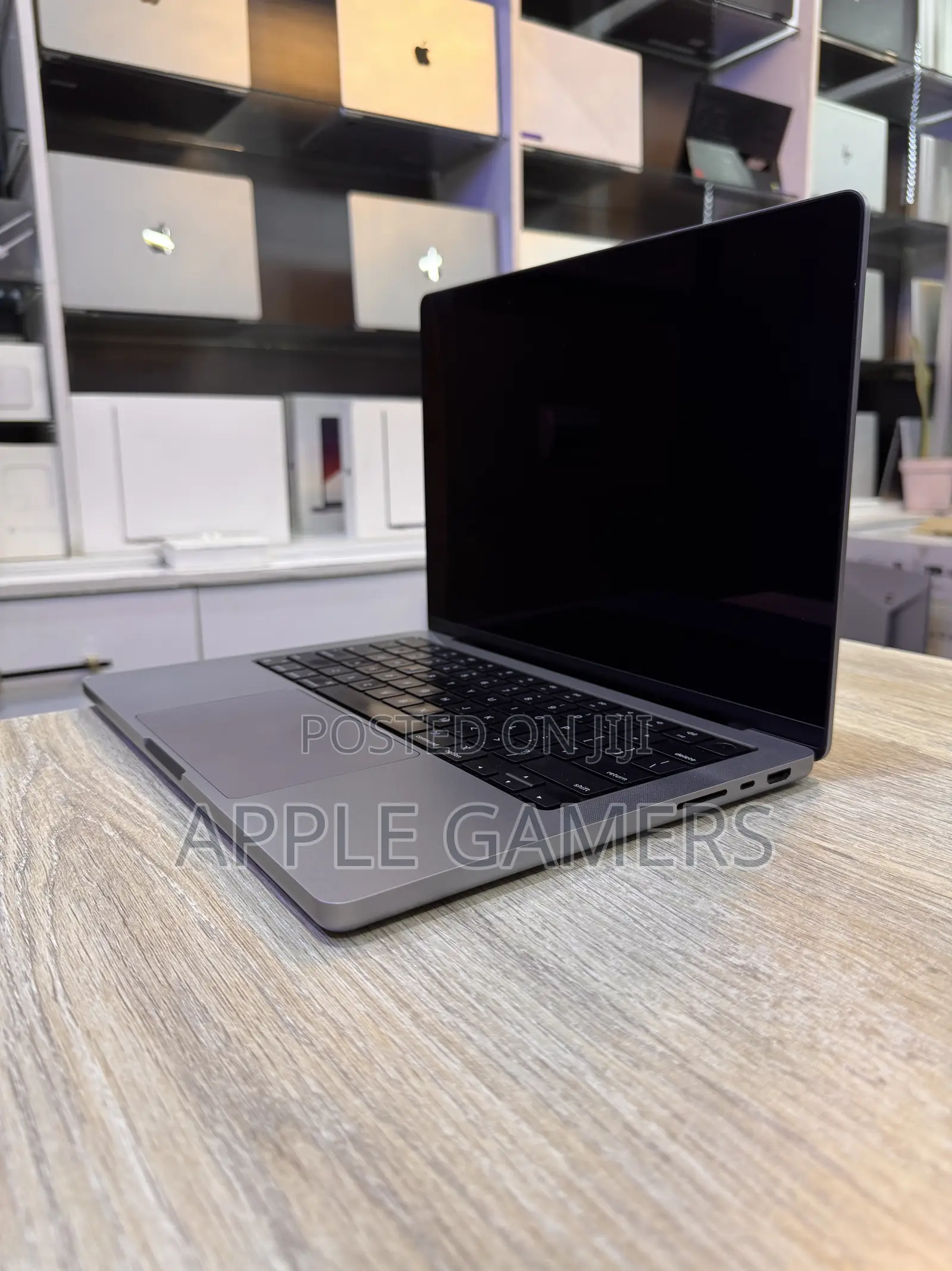 Laptop Apple MacBook Pro 2021 M1 16GB Apple M1 Pro SSD 512GB