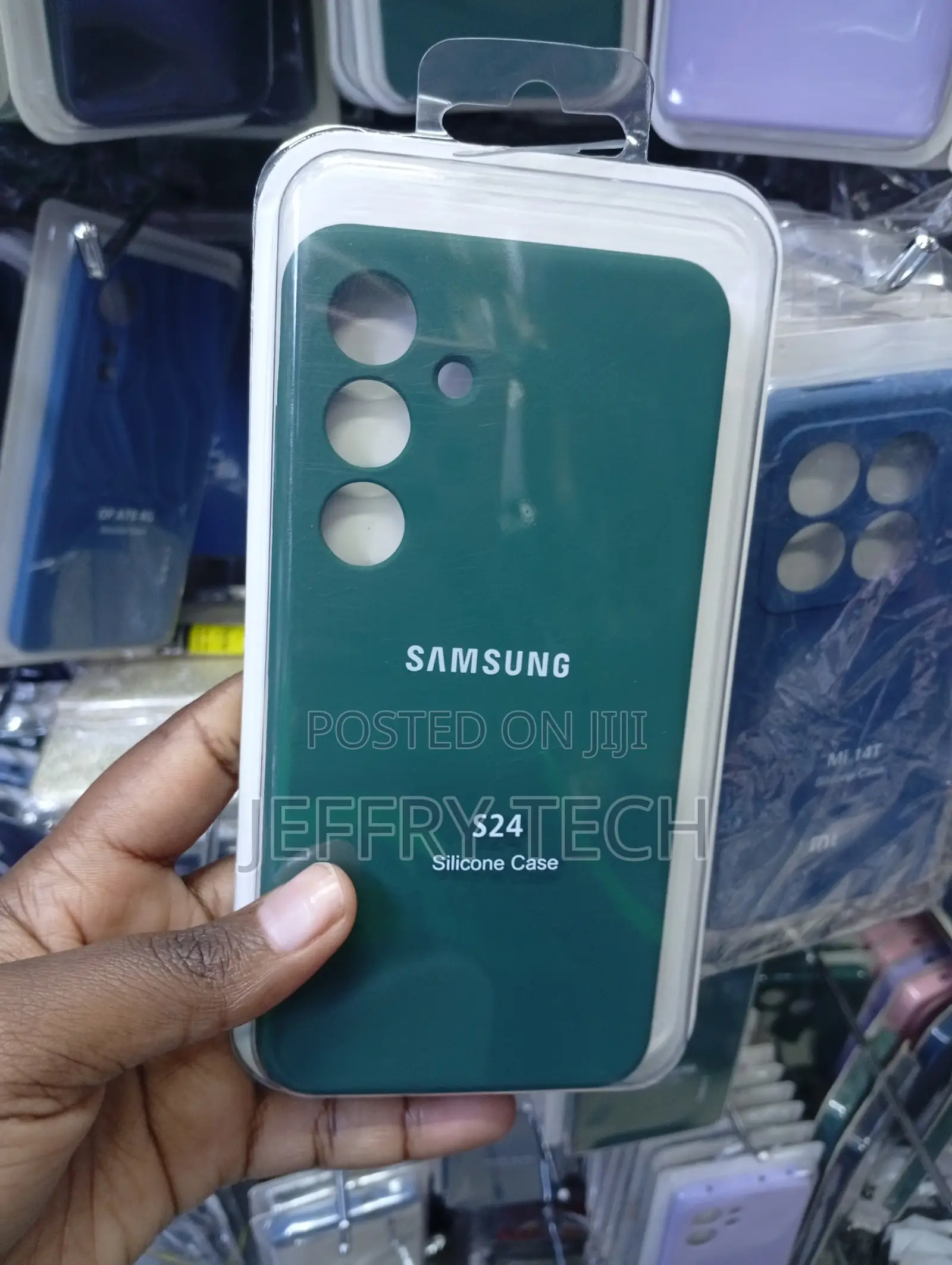 Dark Green Silicone Case Designed for the Samsung Galaxy S24