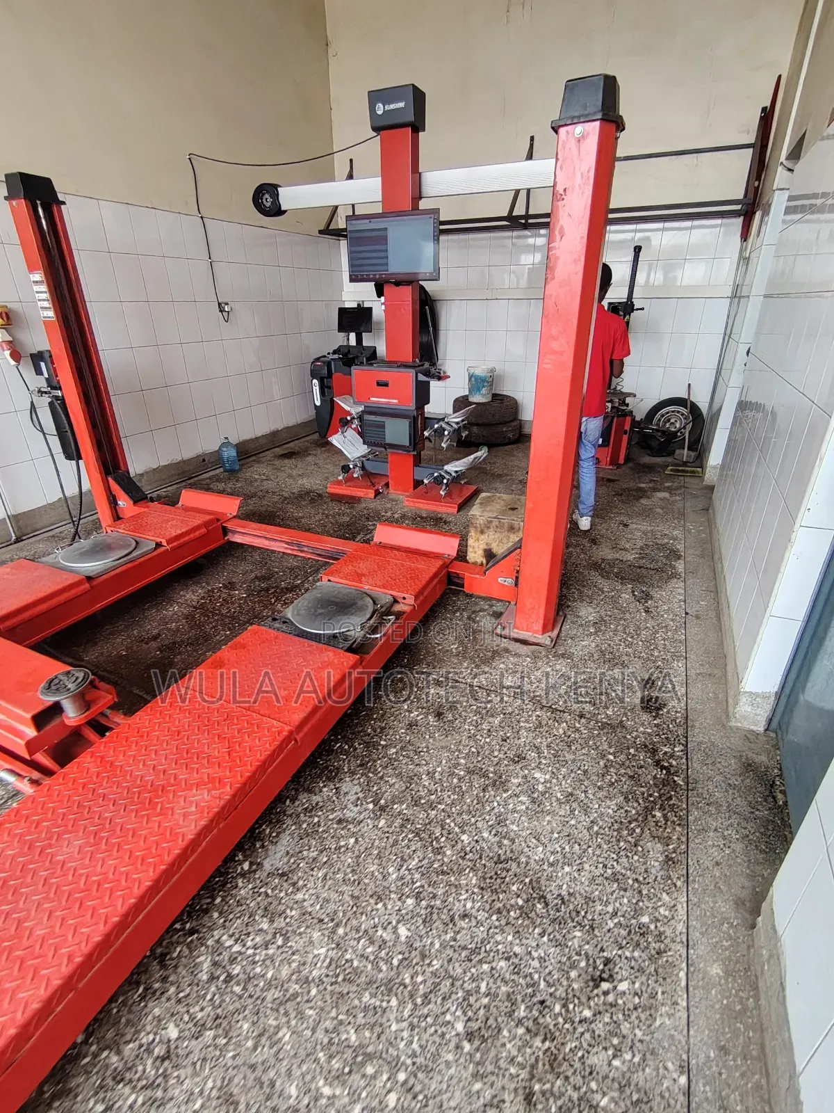 Low Maintenance and Smooth Lifting 4post Carlift and Alignment