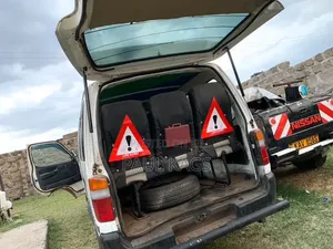 Toyota HiAce 2001 White