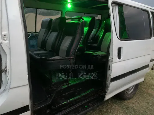 Toyota HiAce 2001 White