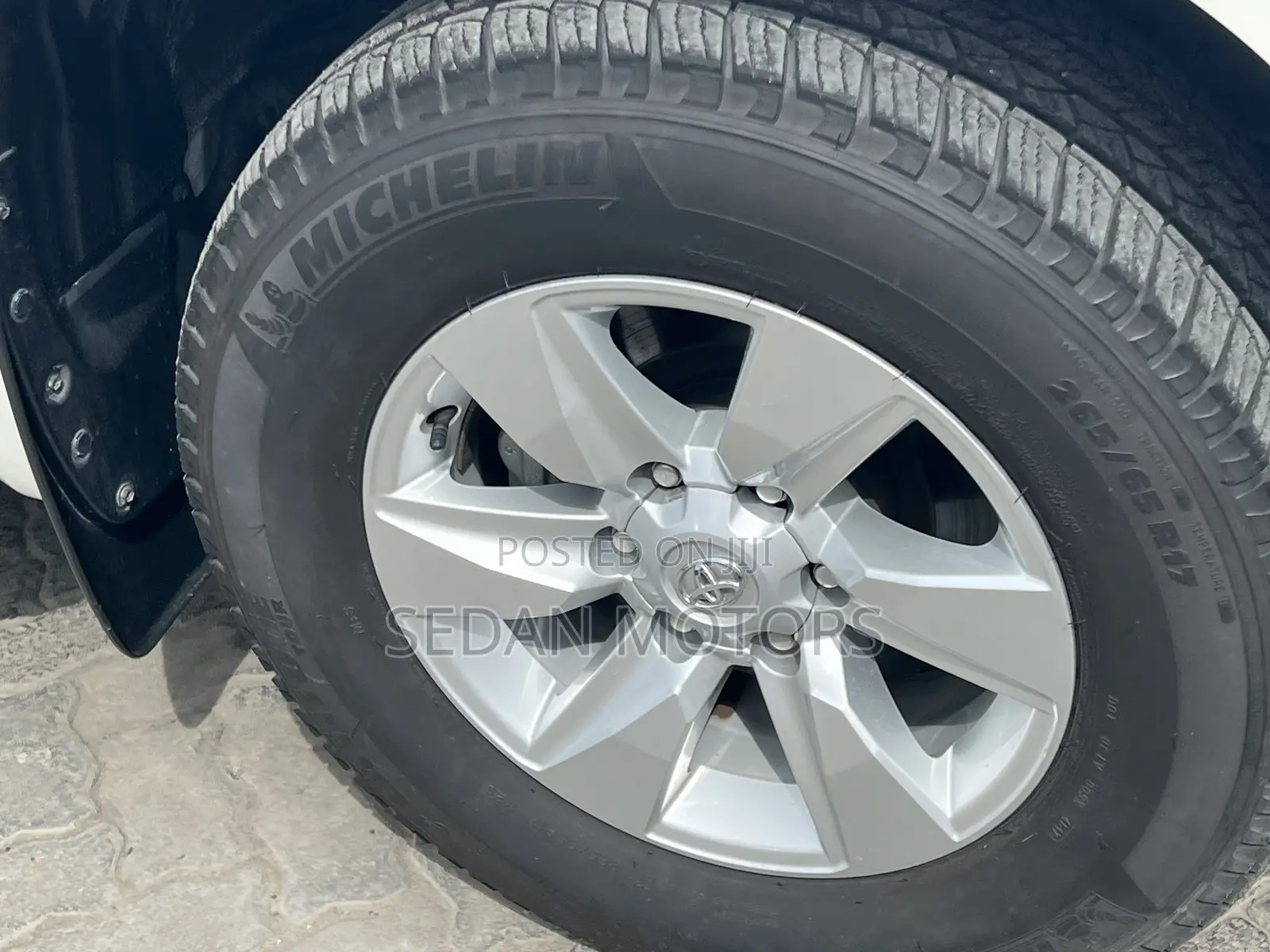 Toyota Land Cruiser Prado 2019 Off white