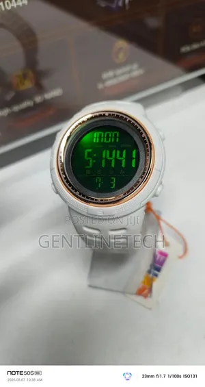 SKMEI 2070 White Gold Fashion Watch