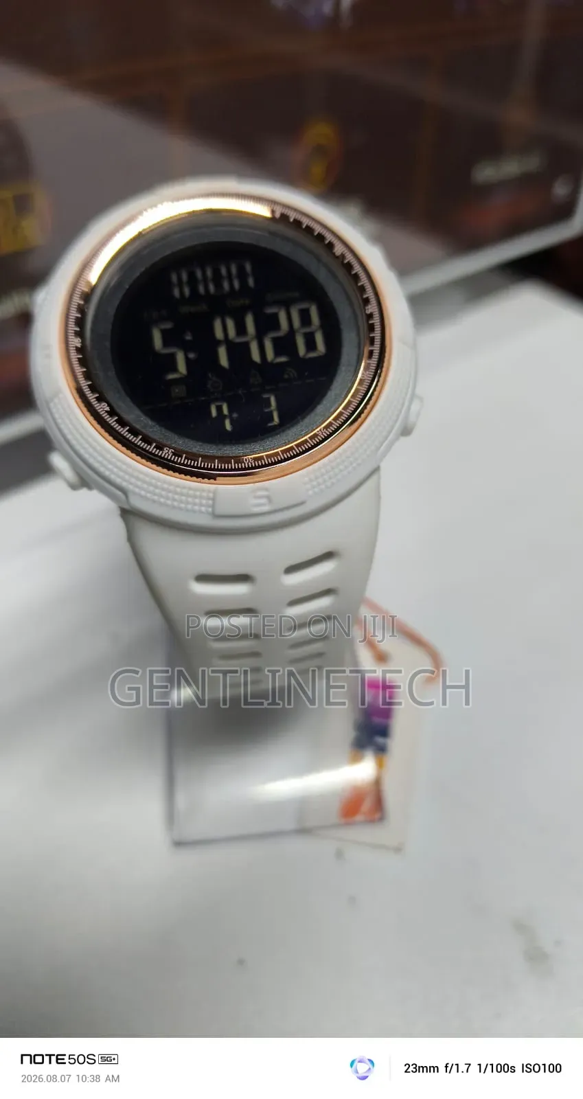 SKMEI 2070 White Gold Fashion Watch